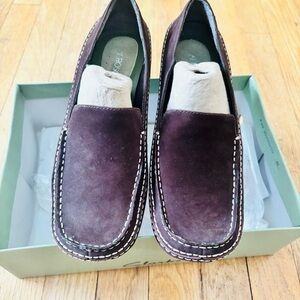 Clarks Dark Brown Suede Loafers size 8 woman’s